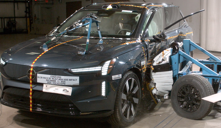 NCAP 2025 Volvo EX90 side crash test photo